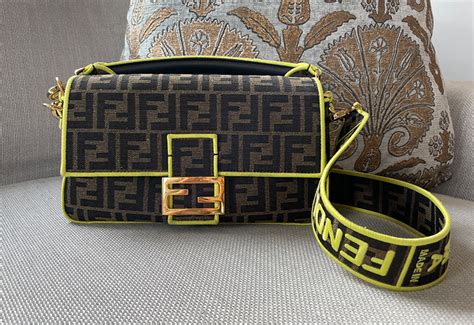 bolso baguette de fendi|fendi baguette size guide.